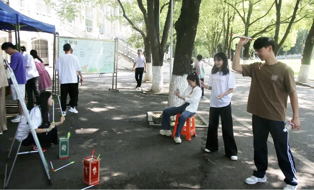 投壶.jpg 投壶.jpg