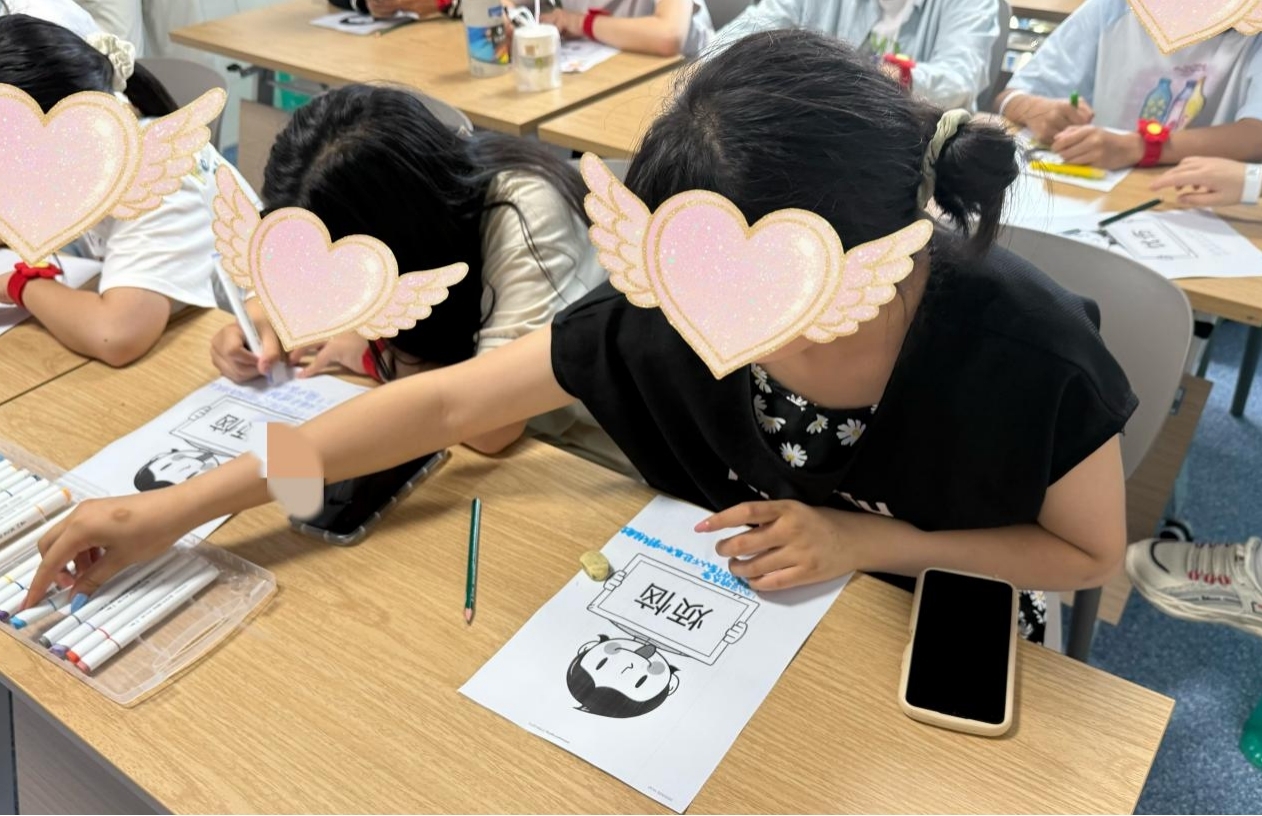 小患者们在卡片上认真书写部分卡片展示.jpg 小患者们在卡片上认真书写部分卡片展示.jpg